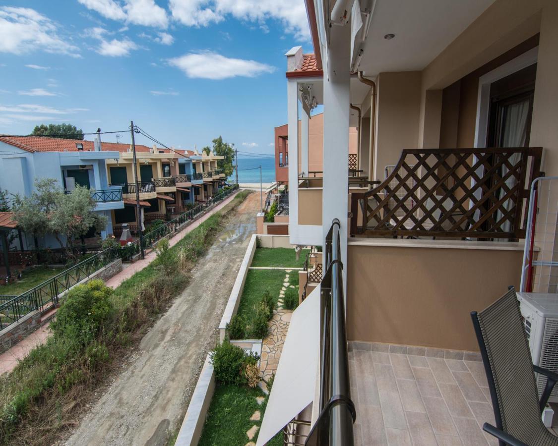 Dafni's Seaside Luxury Studios Nikiti  Exterior foto