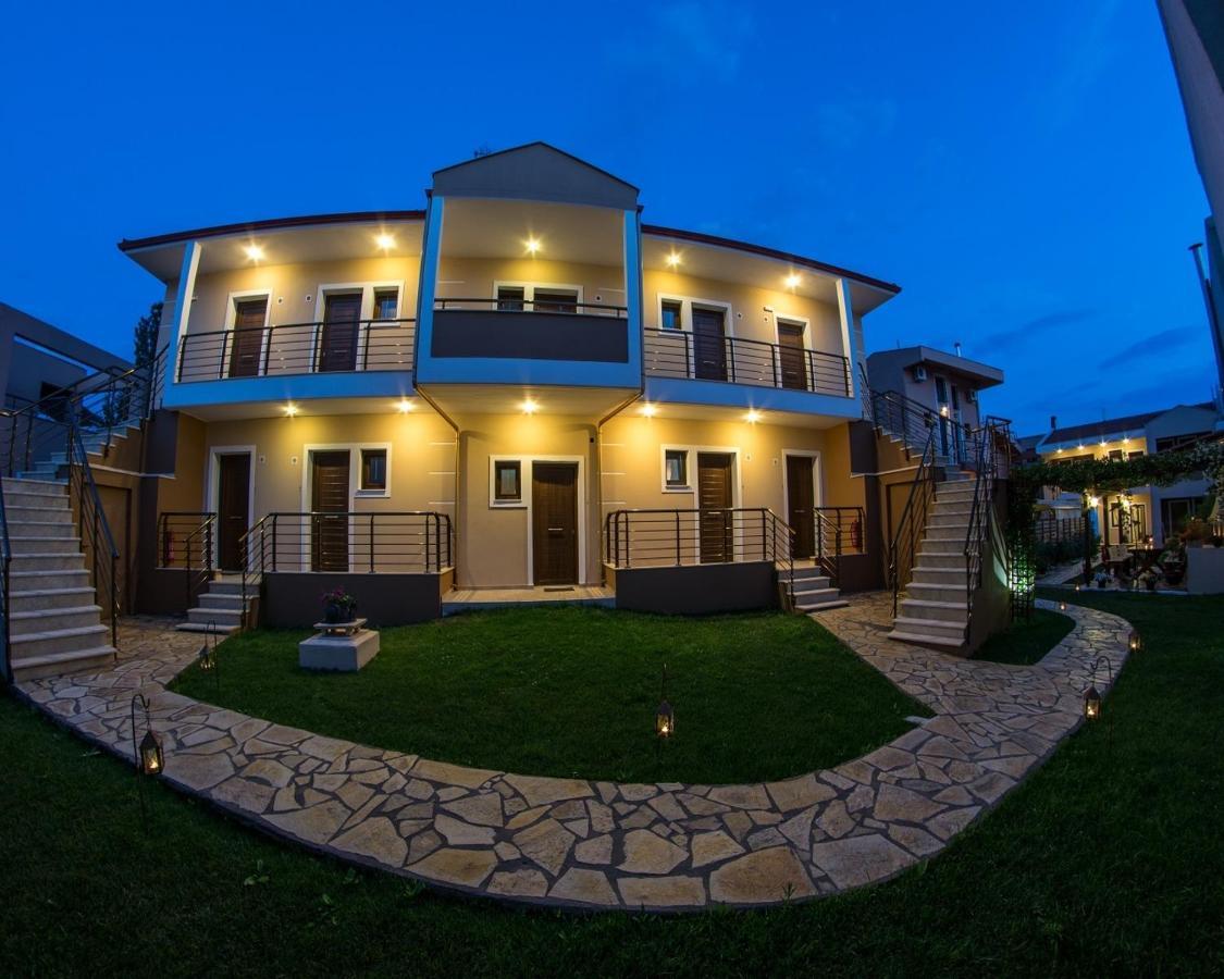 Dafni's Seaside Luxury Studios Nikiti  Exterior foto