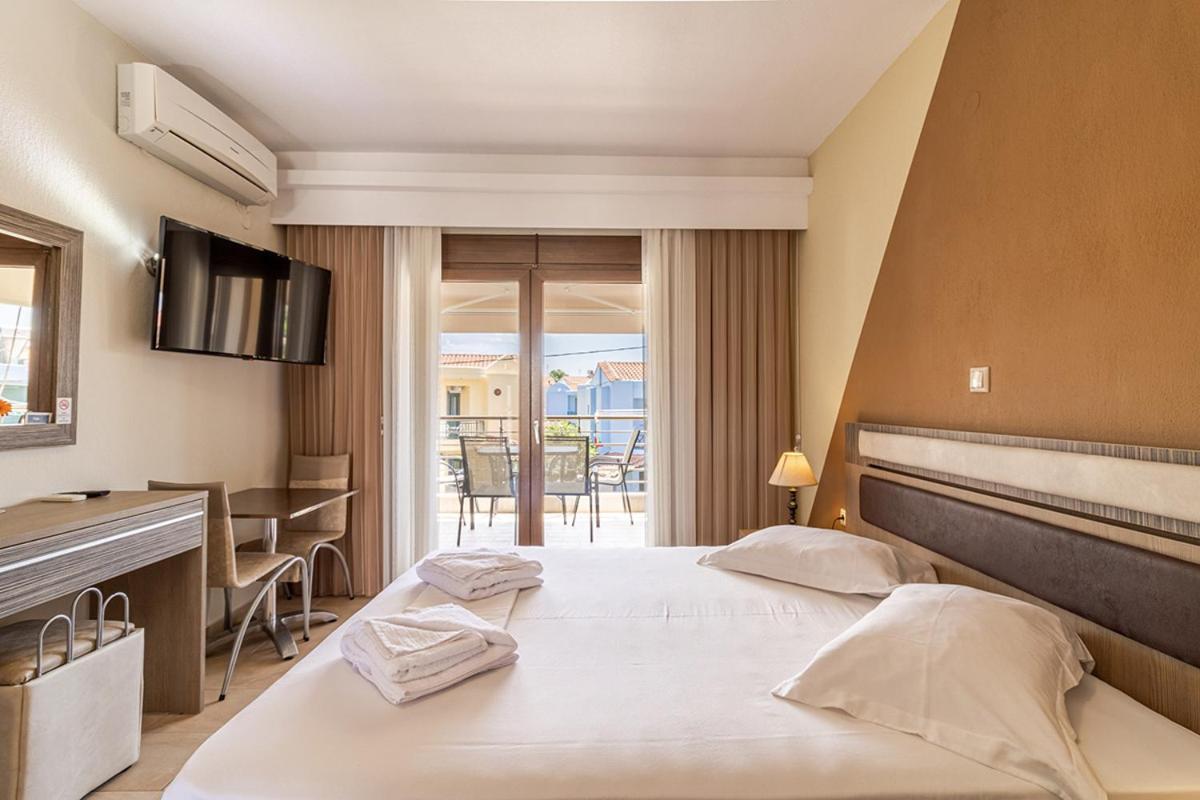 Dafni's Seaside Luxury Studios Nikiti  Exterior foto