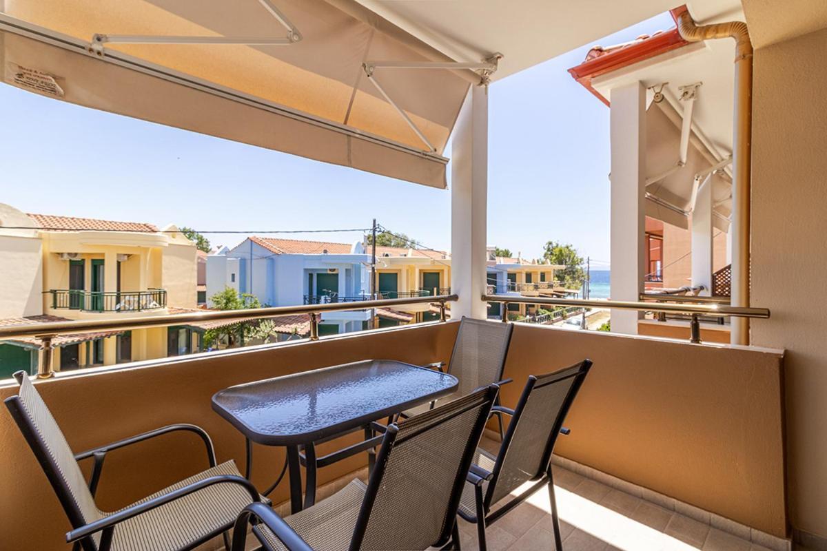 Dafni's Seaside Luxury Studios Nikiti  Exterior foto