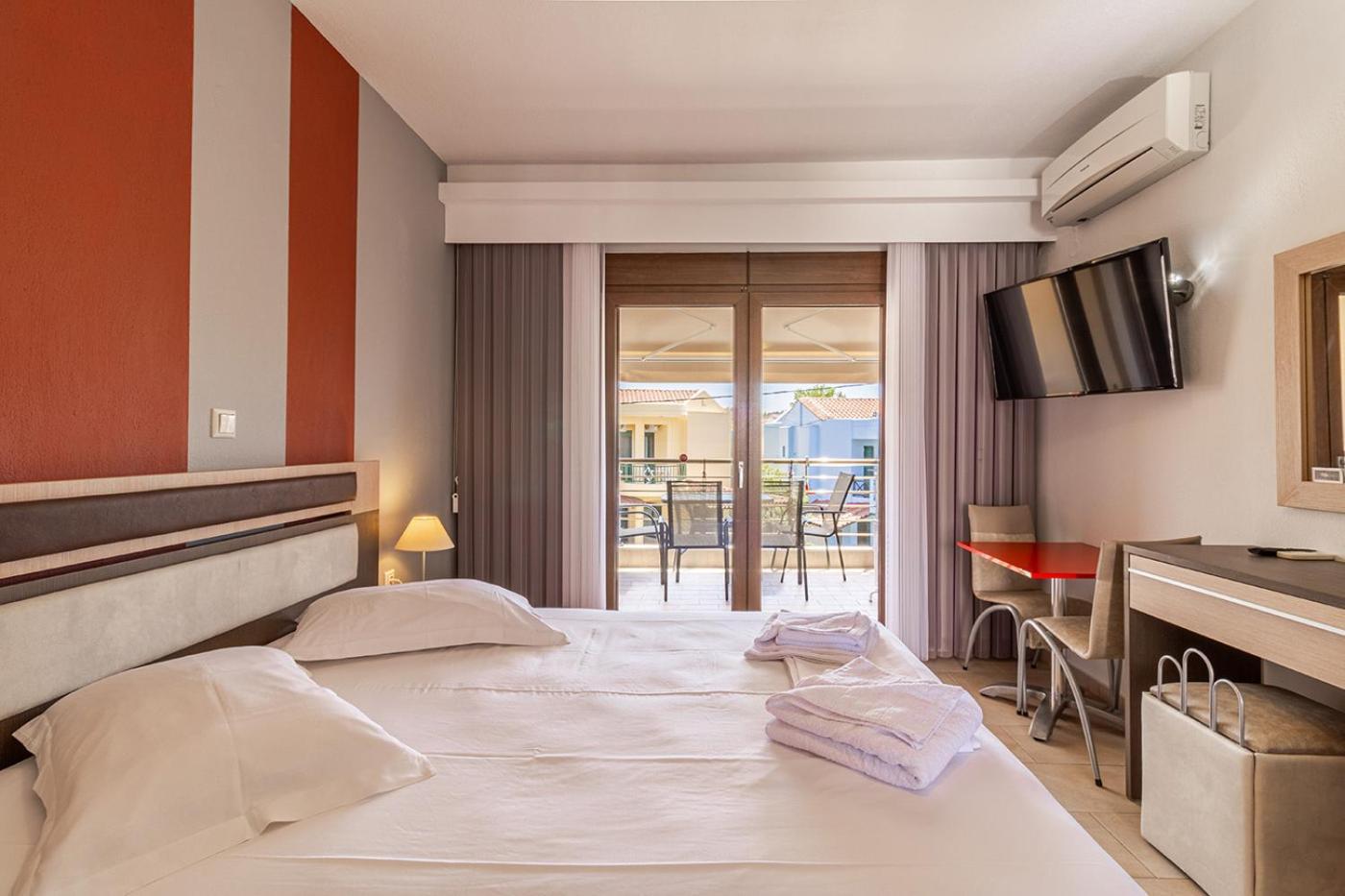 Dafni's Seaside Luxury Studios Nikiti  Exterior foto
