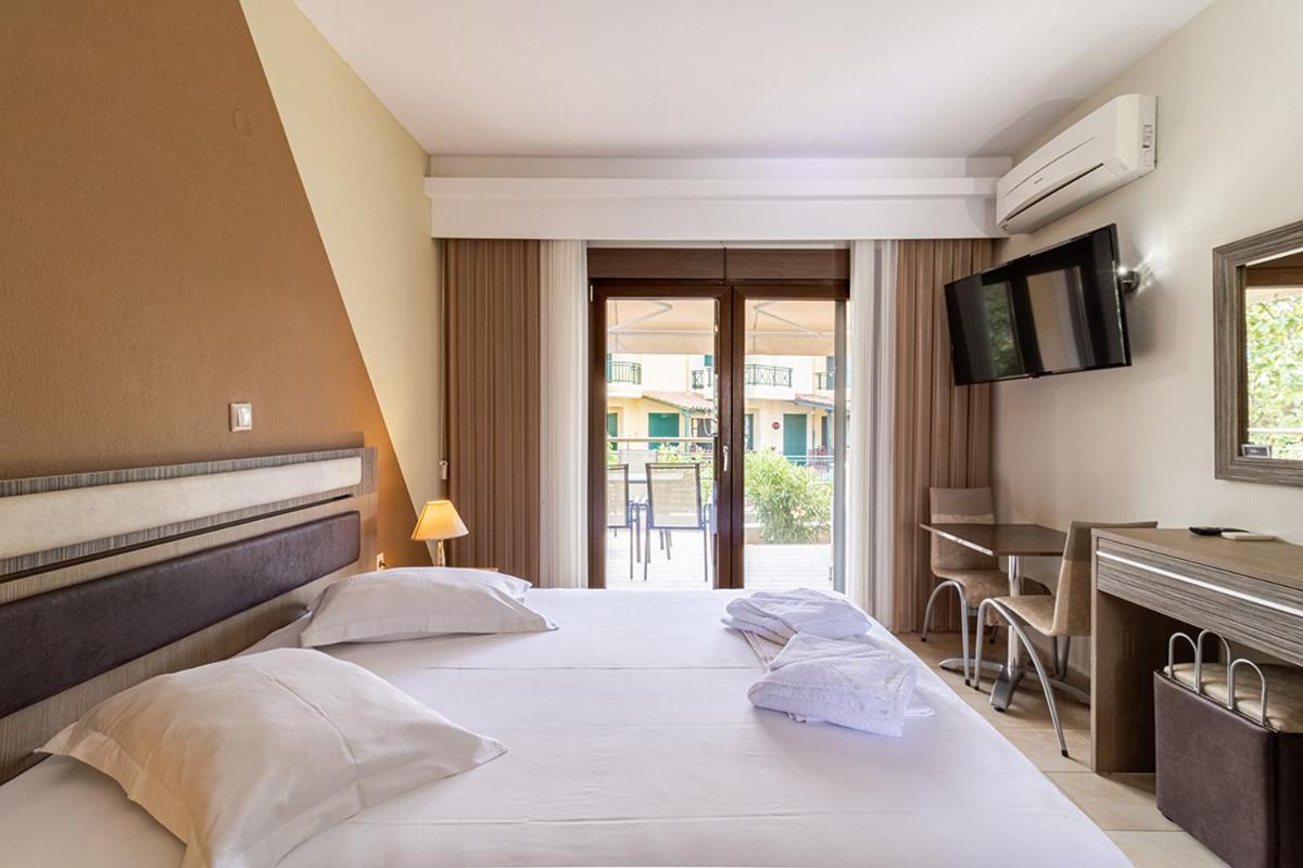 Dafni's Seaside Luxury Studios Nikiti  Exterior foto