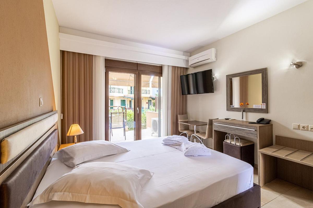 Dafni's Seaside Luxury Studios Nikiti  Exterior foto