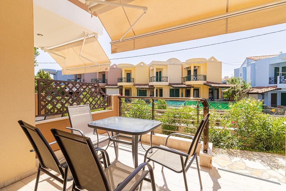 Dafni's Seaside Luxury Studios Nikiti  Exterior foto