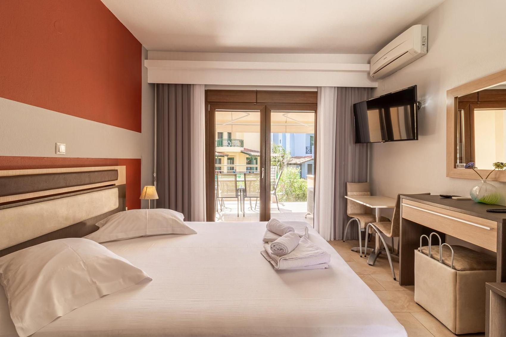 Dafni's Seaside Luxury Studios Nikiti  Exterior foto